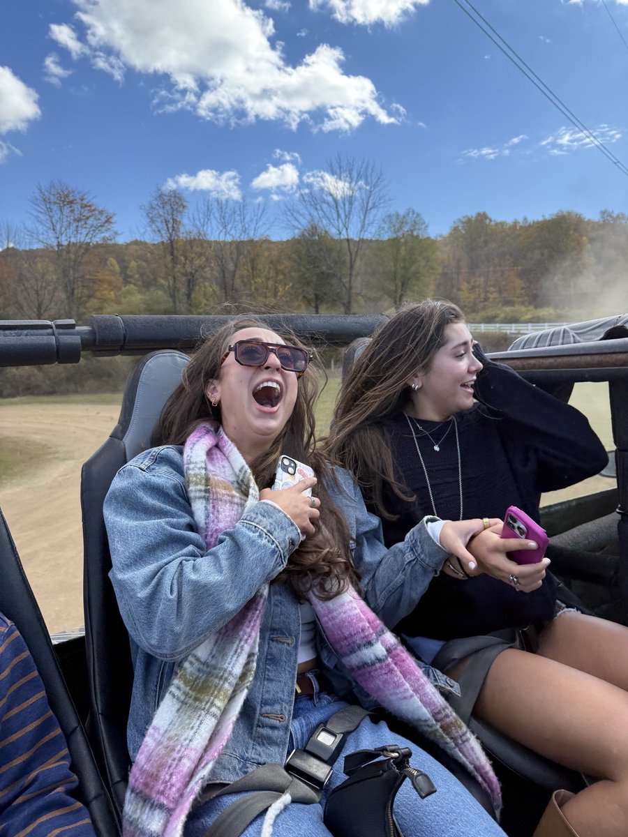 Traded in the Big Apple for pumpkins, monsters trucks and corn fields, and had ourselves a DAY! 🎃🎃 #NYUSBpumpkinpatch <a href="/NYUSoftball/">NYU Softball</a> <a href="/CoachJen_NYU/">Jen Richard</a>