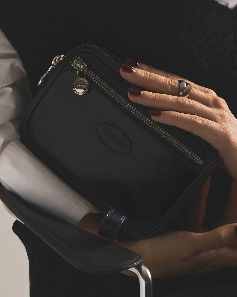 Fantini1981's tweet photo. Horizon pouch: timeless elegance and maximum functionality.

#fantinipelletteria #premiumleather #handmade #fantini #leatherdesign #pouch https://t.co/goauCUEY3S