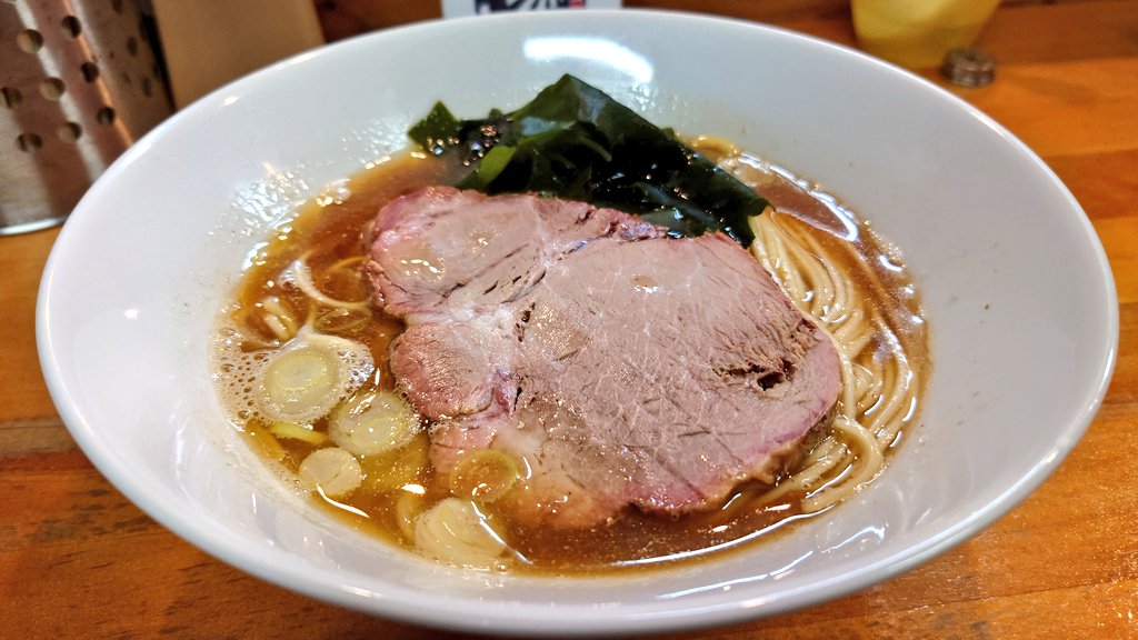 KH040822TDfbbq's tweet photo. 煮干中華ソバ イチカワ さん
(茨城県つくば市天久保) 
煮干ソバ+和え玉+生卵
公式正装纏い巡礼♪此の逸杯と出逢える幸せ!此れが煮干ソバ !と云う存在感と自家製麺の凄さ♪元祖 和え玉は 巷溢れる二次創作品とは至当 一線画す 真の旨味♪…御馳走様でした。
#煮干中華ソバイチカワ
#イチカワ・ワークス https://t.co/wuCNjexXD6
