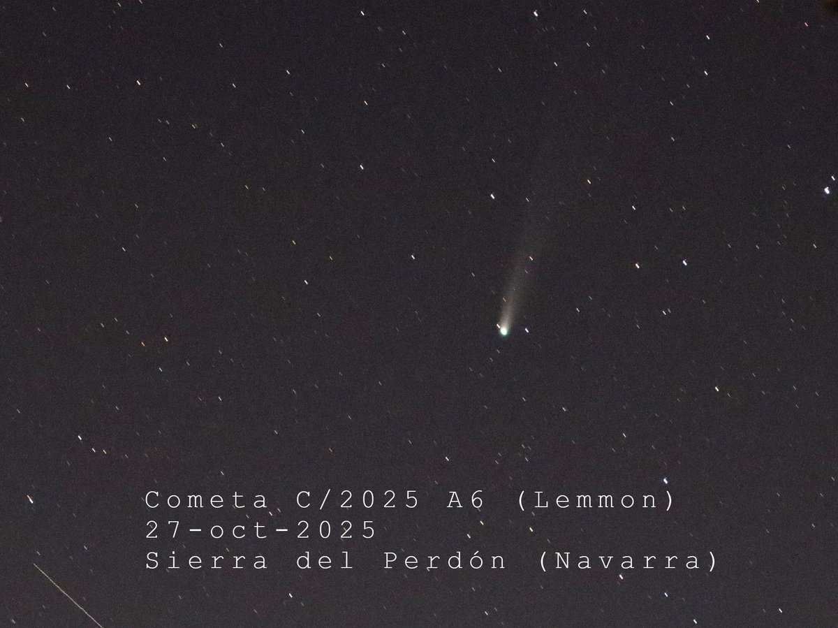 Pablo_L_B's tweet photo. @Meteonavarra_ @Navarrameteo Bueno, no ganará ningún concurso de astrofotografía, pero aquí está mi foto del cometa C/2025 A6 Lemmon, objetivo conseguido! 🥳 https://t.co/kmTAkEuUWz