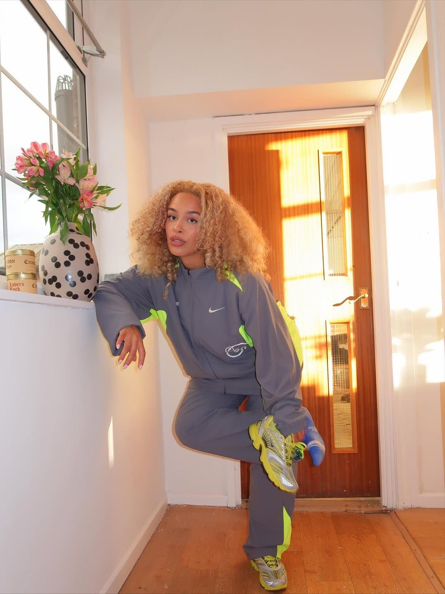 GalactaMag's tweet photo. Jorja Smith for PALACE x Nike (2025) https://t.co/h4Xo2tMuh2