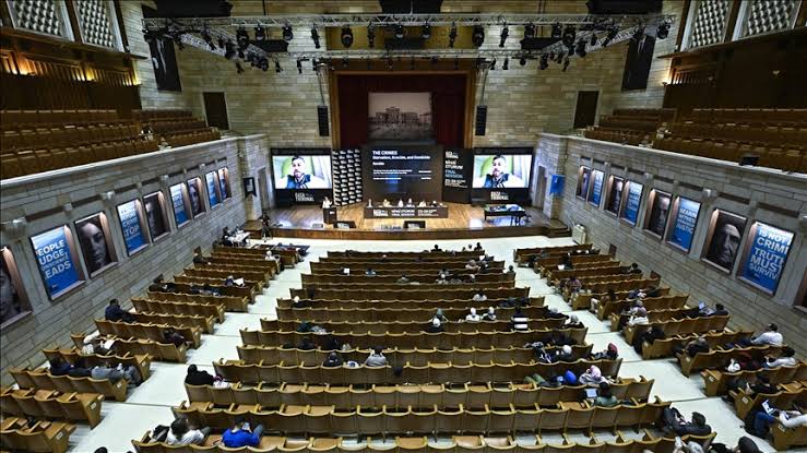 🚨 Uluslararası Gazze Mahkemesi nihai kararını açıkladı:

- İsrail insanlara soykırım uyguladı. 

- Açlığın silah haline getirilmesi, zorla yerinden edilme soykırım araçlarıdır.

- Batılı hükümetlerin, özellikle ABD'nin, soykırıma suç ortağı oldukları, bazı durumlarda soykırımda