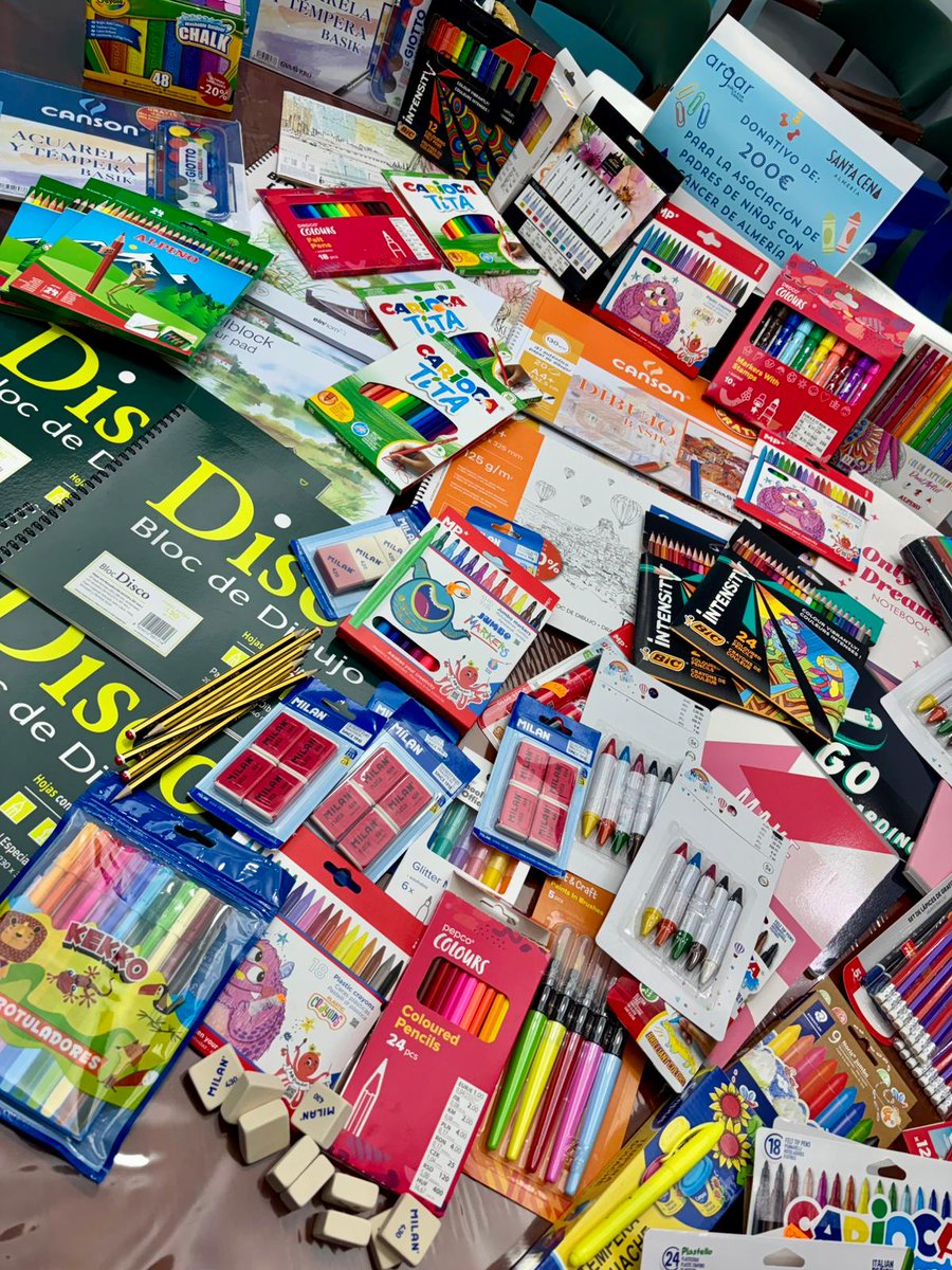 ✏️ Este lunes, una representación de la junta de gobierno ha entregado a la Asociación Argar el material escolar a que se recogió durante el Triduo a María Santísima de Fe y Caridad.