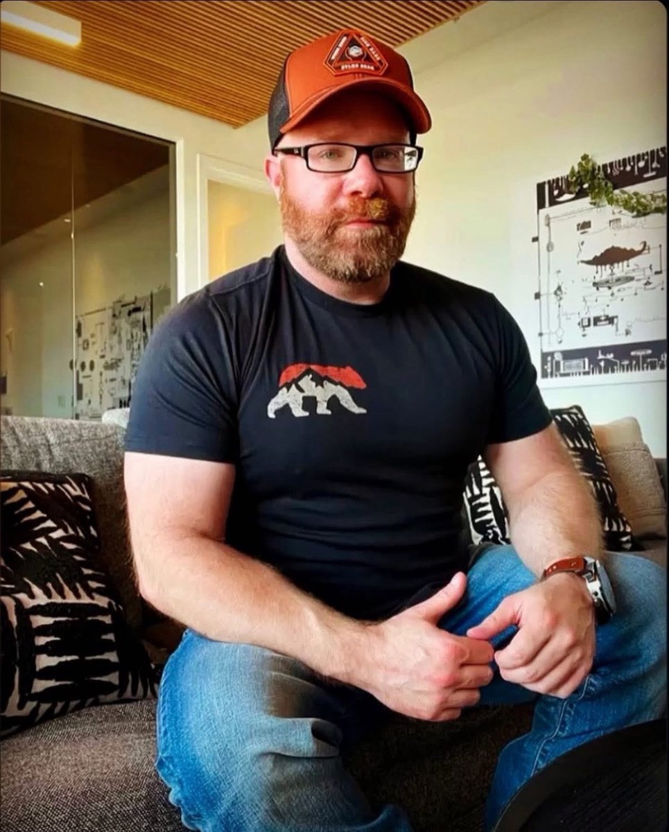 MustangJedi's tweet photo. chasing appetizers not abs
#beefybear #scruffygay https://t.co/kC9s7gIwKI