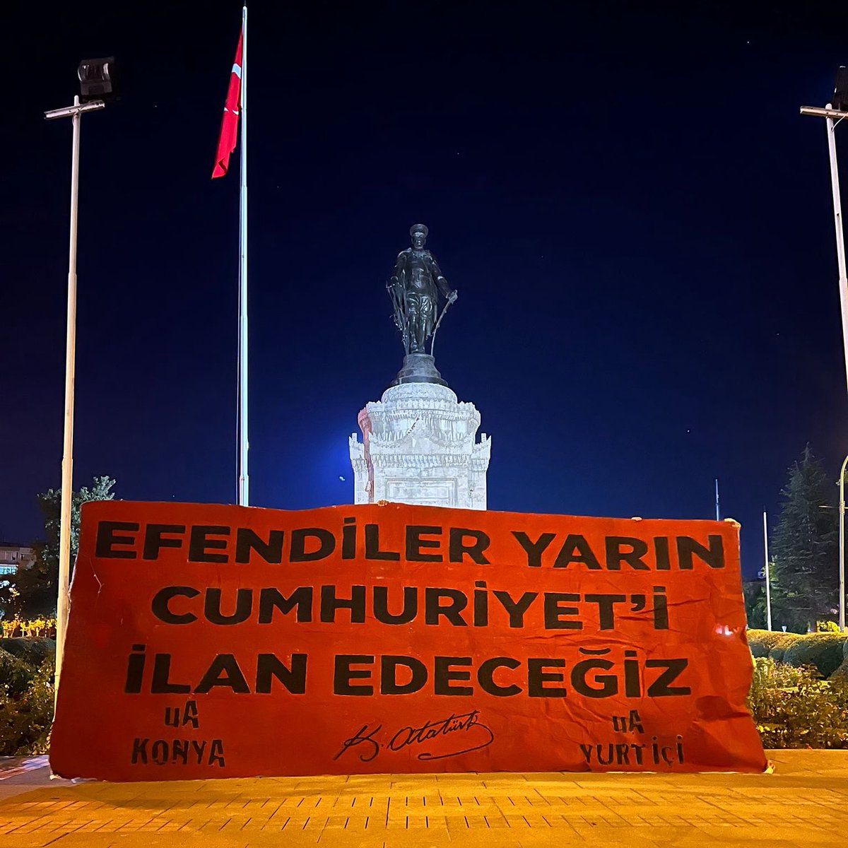 "EFENDİLER, YARIN CUMHURİYET'İ İLAN EDECEĞİZ!"
-Mustafa Kemal ATATÜRK

#ultrAslanKonya #uAYurtiçi