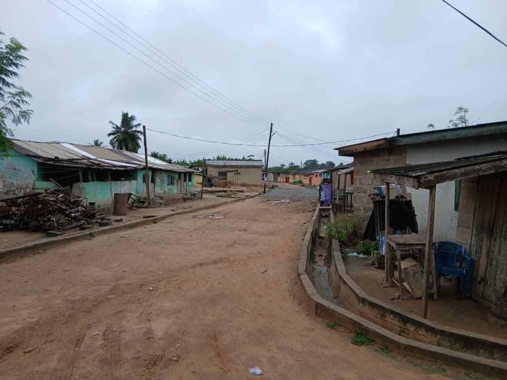 samuelattamills's tweet photo. I announce the approval for the construction of the following roads in my Municipality; 
1. Komenda Inner roads 
2. ⁠Essaman - Bantuma roads 
3. ⁠Ntranoa - Elmina SSNIT Flats roads and I await for the approval of other roads identified that needs facelift as well in the muni.. https://t.co/76Afb5WNEa