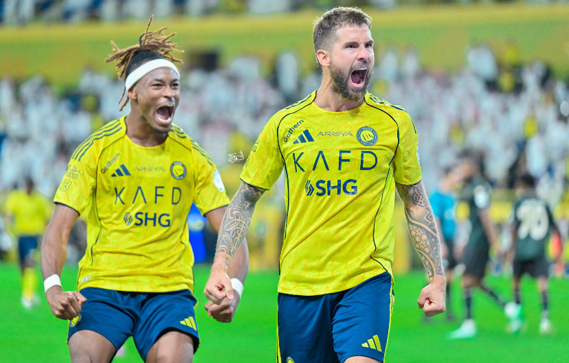 شاركونا توقعاتكم لمباراة #النصر_الاتحاد وصاحب التوقع الصحيح سوف يفوز بمبلغ مالي  💸
• مسموح لو تتوقع ألف مرة🔥👏