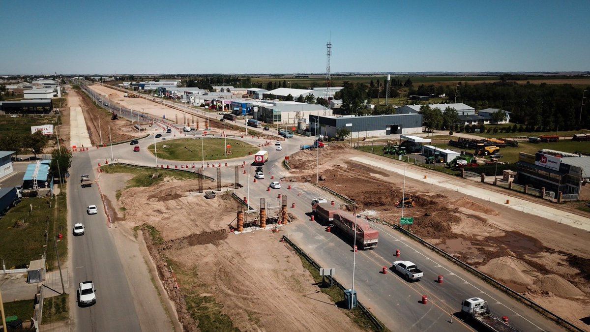 En #RíoCuarto estamos llevando adelante la obra civil más importante del interior del país: la #Circunvalación. Ya se encuentran en ejecución todos los tramos de esta #infraestructura clave, que avanza a buen ritmo y que beneficiará a esta pujante ciudad del sur cordobés.