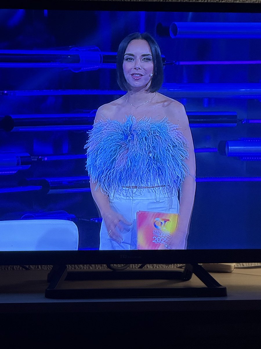 mart3t4's tweet photo. chenoa que te tengo dicho de robar furbys por ahí #OTGala6 https://t.co/I6dzO0eSJq