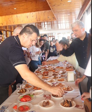 GazetesiHatay's tweet photo. Küflü Çökelek Yarışması’na Rekor Katılım @Okyanusta1damla  @muratmutlu1981 
https://t.co/AQHTG34nUU https://t.co/2xjIkGqTKU