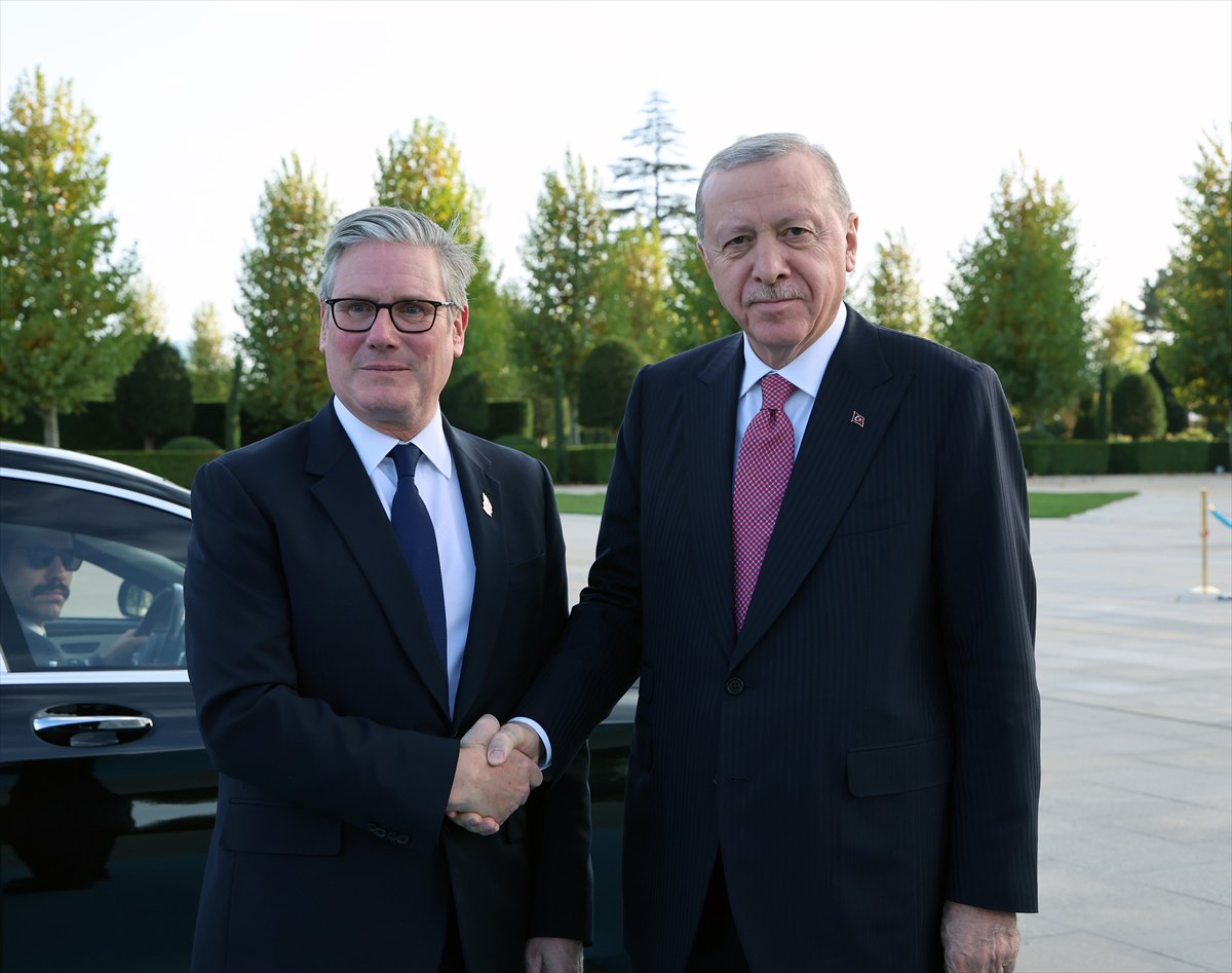 🚨 Cumhurbaşkanı Erdoğan:

💢 Filistin devletini tanıma kararı alan İngiltere Başbakanı Keir Starmer'i tebrik ediyorum. Bu kararı cesur bir adım olarak görüyoruz.

💢 Gazze halkının ihtiyaç duyduğu yardımların ulaştırılması büyük önem arz ediyor. Ateşkesin korunması için hepimize