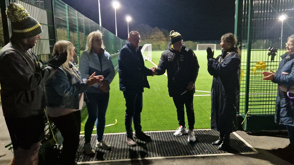 BCSA2016's tweet image. 🎀💛🖤✂️🎀💛🖤✂️🎀💛🖤✂️
📣 Our Floodlit 4G Facility is now officially open 🎉

📣Massive thanks to all who have helped make it happen over the past 11 yrs....

📣Massive thanks to the funders for the £1.2 million project:
@NorthLincsCNews
UK Shared Prosperity Fund #UKSPF 
1/2