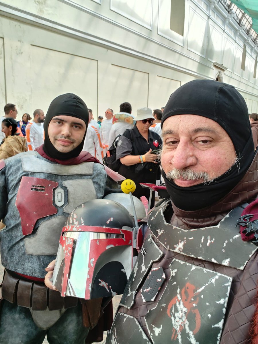 BigBigfang's tweet photo. #MandoMonday aquí con nuestro  hermanos de Armas  #DesfileDeLasGalaxias #Merida @BigBigfang @mandomercs un gran evento https://t.co/7kvUhAZ4K3