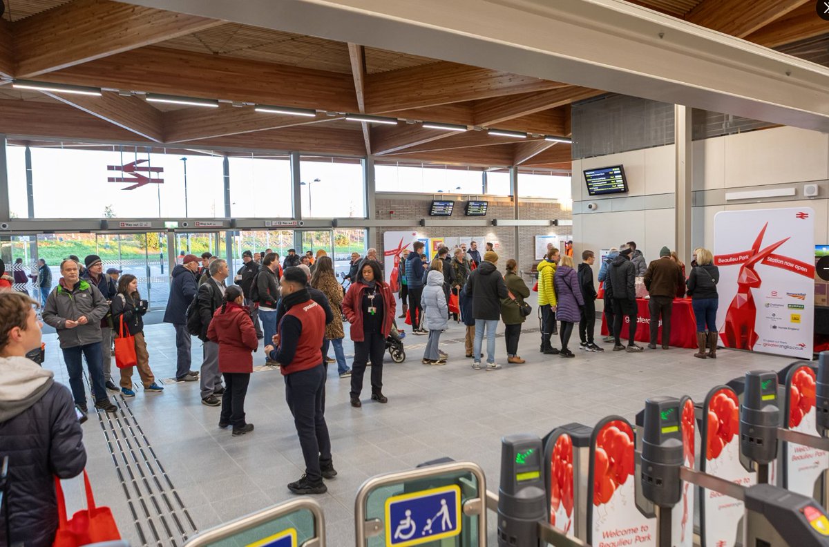 NetworkRailAng's tweet image. Yesterday, we saw the first train arrive at #BeaulieuParkStation.  Today was the formal opening hosted by @Essex_CC Cllr Louise McKinlay, inviting Lord Peter Hendy CBE and The Rt Hon Sir James Cleverly to unveil the dedication plaque. Thank you to everyone that came to support.