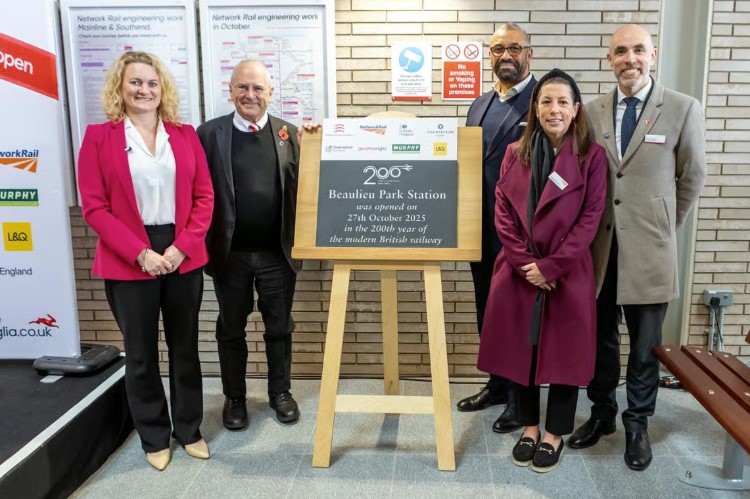 NetworkRailAng's tweet image. Yesterday, we saw the first train arrive at #BeaulieuParkStation.  Today was the formal opening hosted by @Essex_CC Cllr Louise McKinlay, inviting Lord Peter Hendy CBE and The Rt Hon Sir James Cleverly to unveil the dedication plaque. Thank you to everyone that came to support.