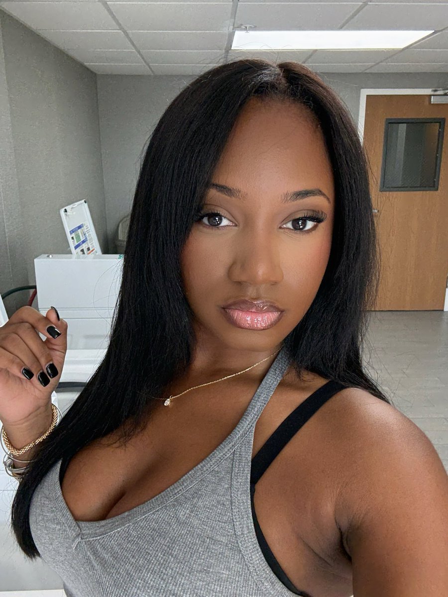 DEE FINE WHINE✨ tweet media