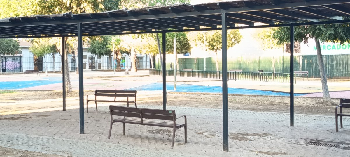 Hola <a href="/eveliarincon/">Evelia Rincón</a>, ¿Qué le ha pasado al equipamiento del parque infantil de La Rosaleda que ha desaparecido? 🙄
<a href="/jlsanzalcalde/">José Luis Sanz</a> #parquesyjardines #parqueonfantil 
<a href="/Ayto_Sevilla/">Ayuntamiento de Sevilla</a>