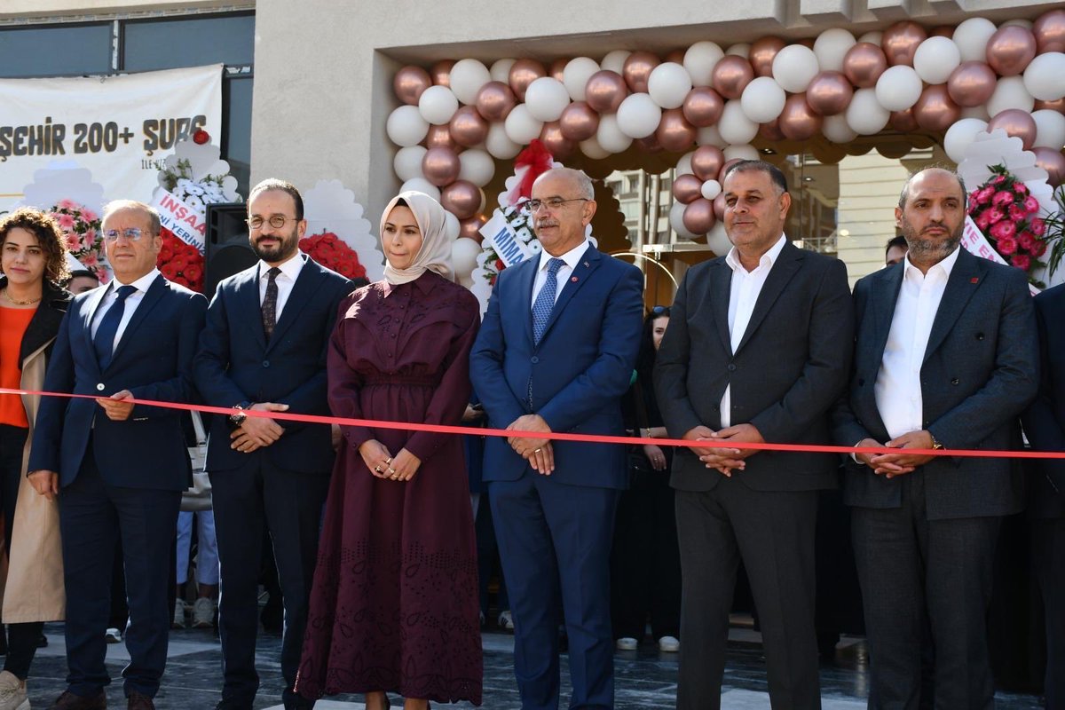 📍Güngör Caddesi 

İl Başkanımız Av. Hamza Paşahan Mimarlar Odası #Malatya Şube Başkanı <a href="/YunusEmreFDNL/">Yunus Emre FİDANEL 🇹🇷🇵🇸</a>  ve kıymetli eşinin faaliyete geçirmiş olduğu “ Royen Butik “ adlı mağazanın açılışın törenine katılım sağladı. 

Hayırlı ve bereketli kazançlar diliyoruz. 

<a href="/SaadetPartisi/">Saadet Partisi</a>