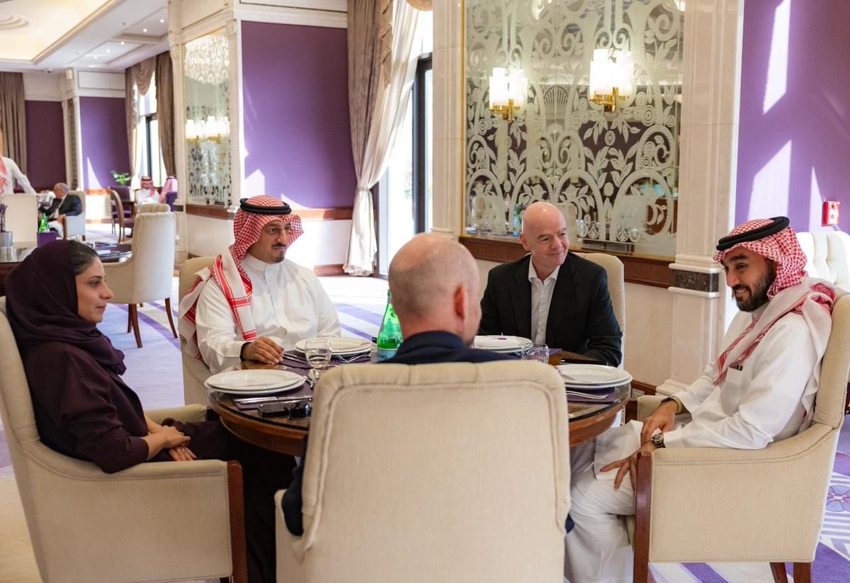 mosgovsa's tweet image. 📸 سمو وزير الرياضة @abdulaziztf يلتقي رئيس الاتحاد الدولي لكرة القدم السيد جياني إنفانتينو خلال زيارته للمملكة للمشاركة في مؤتمر #مبادرة_مستقبل_الاستثمار