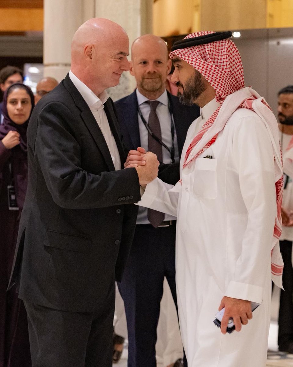 mosgovsa's tweet image. 📸 سمو وزير الرياضة @abdulaziztf يلتقي رئيس الاتحاد الدولي لكرة القدم السيد جياني إنفانتينو خلال زيارته للمملكة للمشاركة في مؤتمر #مبادرة_مستقبل_الاستثمار