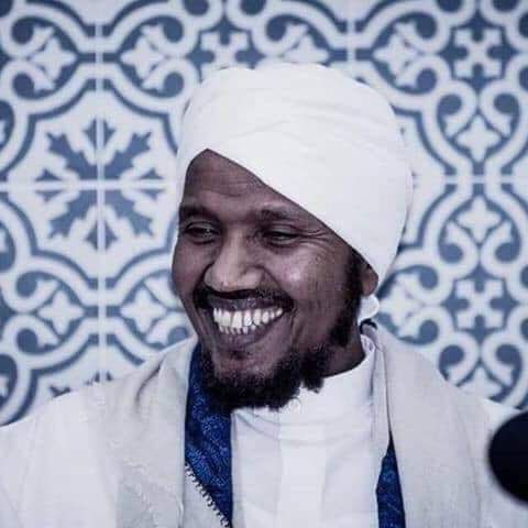 كان والد الشيخ المقرئ عبد الرشيد صوفي يختم كل ثلاث،ولما علم أن ابنه -وهو في الجامعة آنذاك- يختم كل سبع، نهره وقال له: آية تغيب عنك أسبوع يعني لا تراها إلا مرة واحدة في الأسبوع

هذا فليكن وإلا فلا، بهؤلاء ينتصر الإسلام ويرتفع، ويلقب بأمير القراءات العشر، وصاحب صوت رخيم، نحسبه كذلك