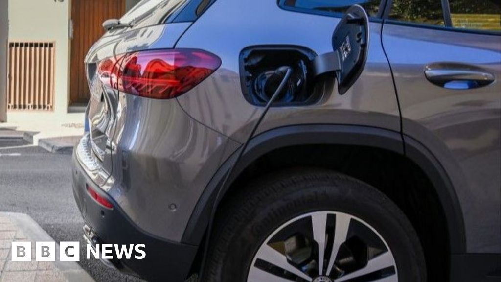 AutoTechAwards's tweet image. How to tell the health of a battery in a used EV

bbc.com/news/articles/…

#car #technology #CarTechnology #CT #news #trending