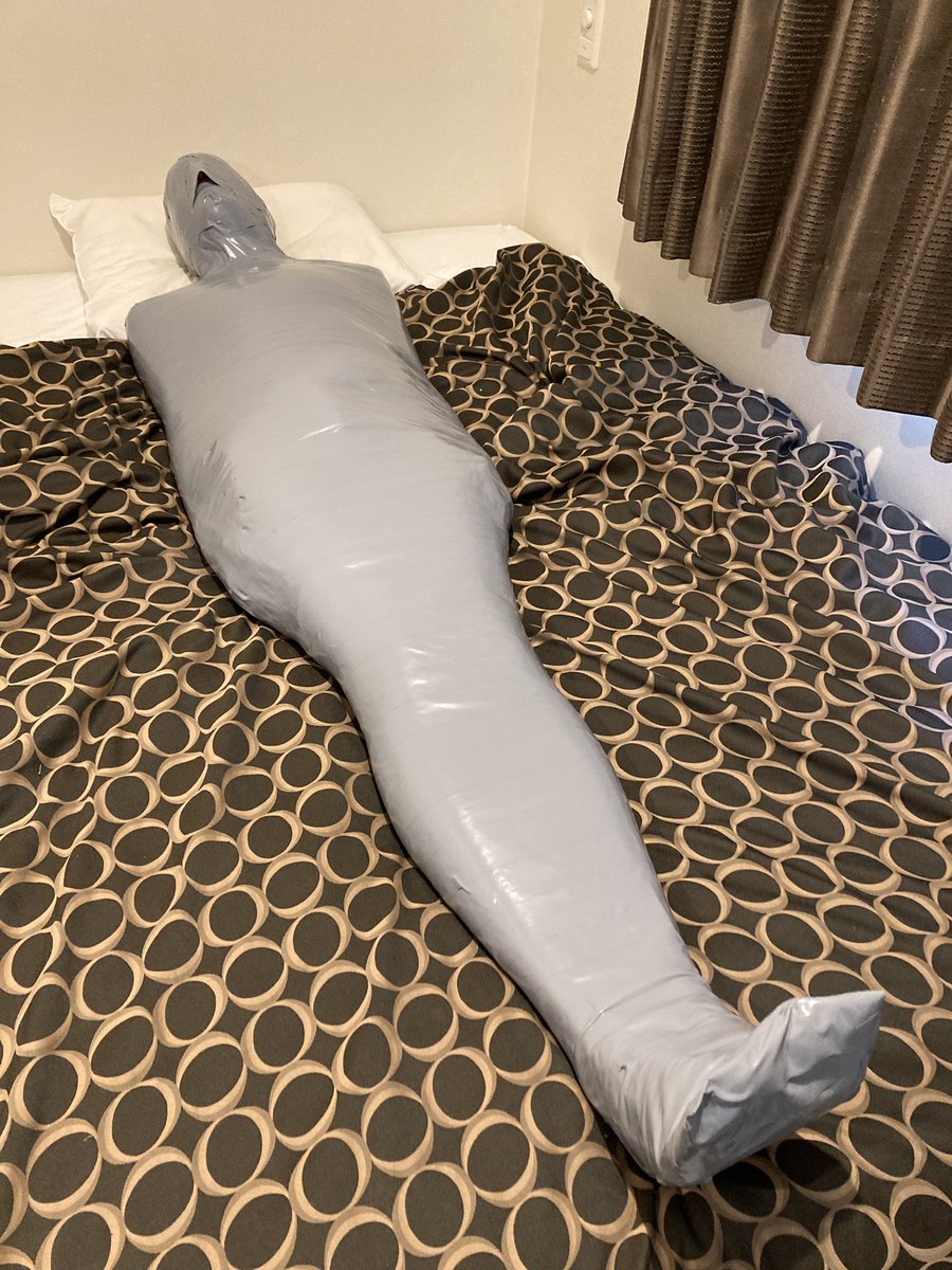When I arrived in Japan <a href="/unmove_/">unmove🧻11/2東京巻博</a> turned me into a real mummy. That tape was really tight 🥵