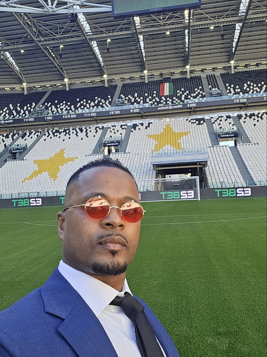 Evra's tweet image. Che bello tornare a casa, una storia d’amore che non finisce mai. Gobbo assoluto.
#juventus