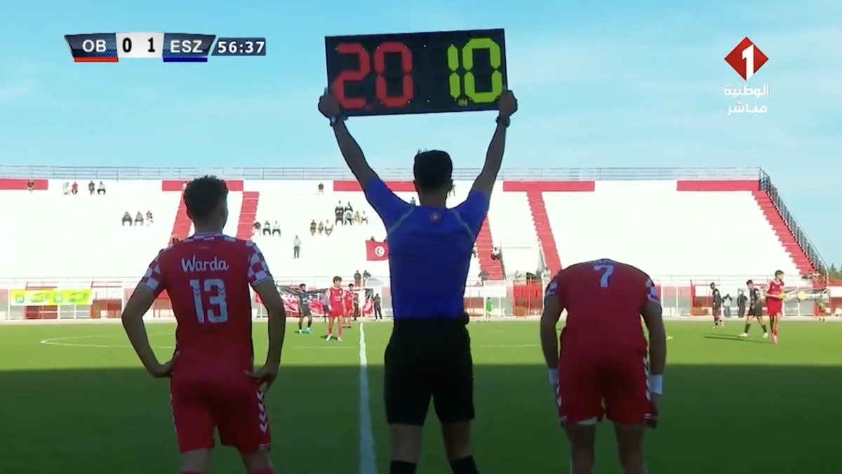 Le 10 va remplacer le joueur numéro 20, sauf qu'il y a pas un joueur avec le maillot numéro 10 sur la ligne. 

Et ce n'est pas une exception. On galère chaque semaine.