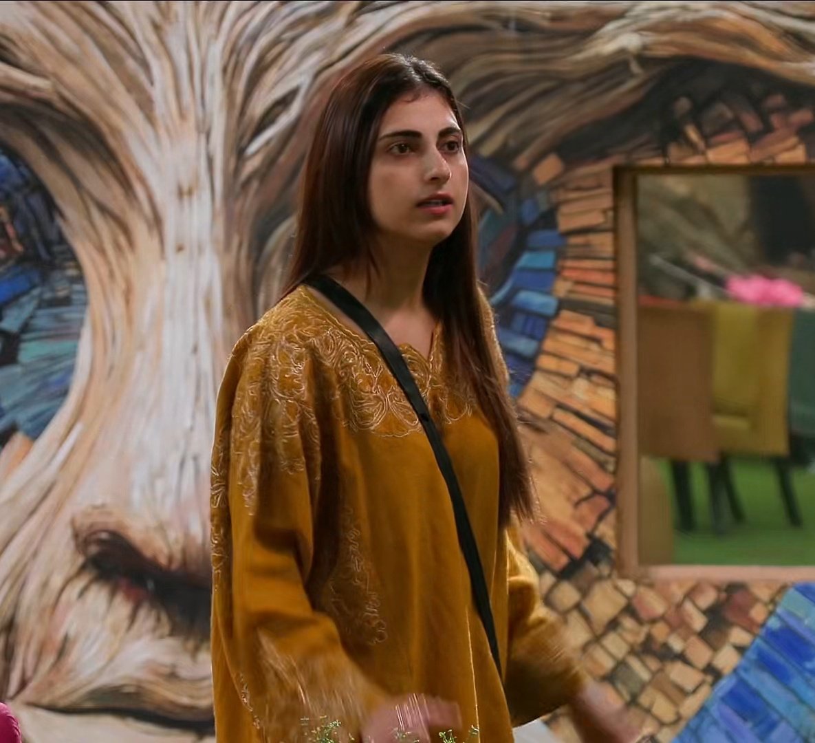 its_SanyHere's tweet photo. Yes HaNa You Did Mistake to Save them cuz They Don't Deserve sorry 
And Literally ye Chhota Hathi 🐘 Mention kar Rahi hai ke Kal Tujhe (HaNa) Ko Vamp Ka Tittle mila?

Abe Hyppo Be Thankful To Hee warna Bag Pack karna Padta ✓
#FarrhanaBhatt #BiggBoss19 #BB19 https://t.co/JhXvTCD7dQ