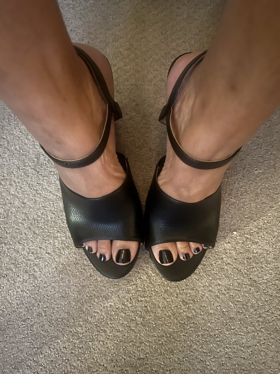 Together or Apart?👠

 #HighHeels
   #HeelFetish
   #HeelsAndFeet
   #StilettoFetish
   #FootFetish
   #FeetInHeels
   #ShoePlay
 #LegsAndHeels
 #ObeyMe
 #FeetGoddess