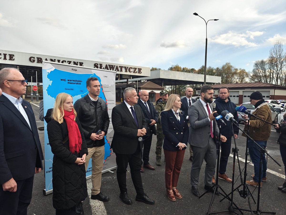 🇵🇱Today, MEPs from <a href="/EP_Regional/">REGI Committee Press</a> started their mission to Poland with a visit to the border between Poland and Belarus at Sławatycze. 
They discussed the current situation with the Border Guard <a href="/nadbuzanski_sg/">Nadbużański Oddział Straży Granicznej</a> and local authorities. 

<a href="/Straz_Graniczna/">Straż Graniczna</a>