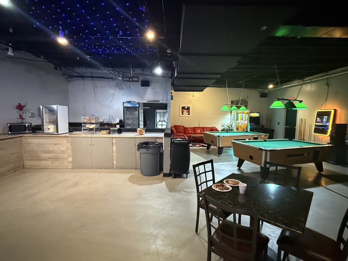 Shoutout the Clarion in Murfreesboro for the weirdest hotel of the series

Place is a fever dream from 1995