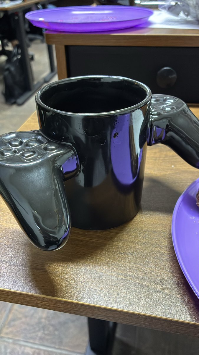 PsyDolan's tweet image. Me regalaron una taza en el jale 🎮