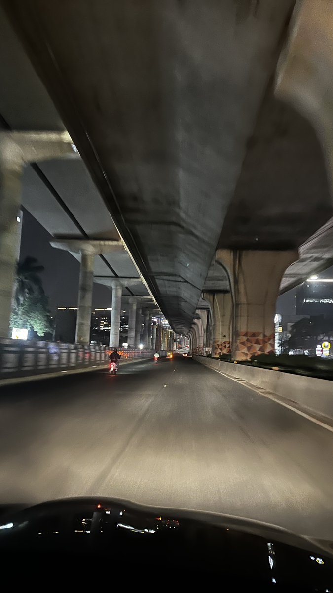 nandeesh_rai's tweet image. No Street lights under the Airport Elevated flyover. From Byatrayanapura signal all the way to Kodigehalli Signal @GBA_office @GBAChiefComm @ICCCBengaluru @krishnabgowda @DKShivakumar @siddaramaiah @blrcitytraffic