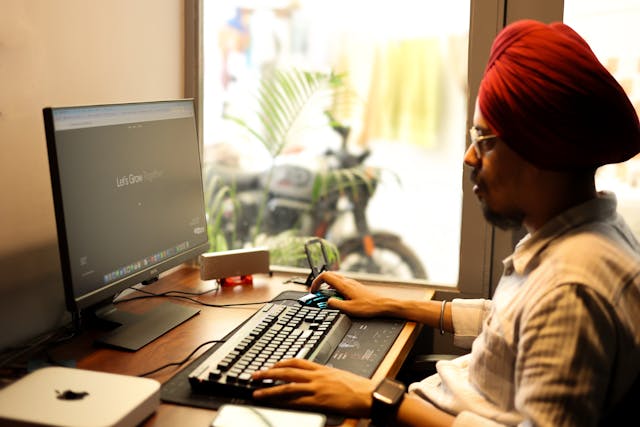 Carbon_Acc's tweet image. Off-payroll working rules apply whether you're hiring or being hired. Use HMRC’s CEST tool to check employment status for tax—and avoid costly missteps.

This guide explains how it works: carbonaccountancy.co.uk/documents/off-… 

#IR35 #SmartContracting #AskCarbon