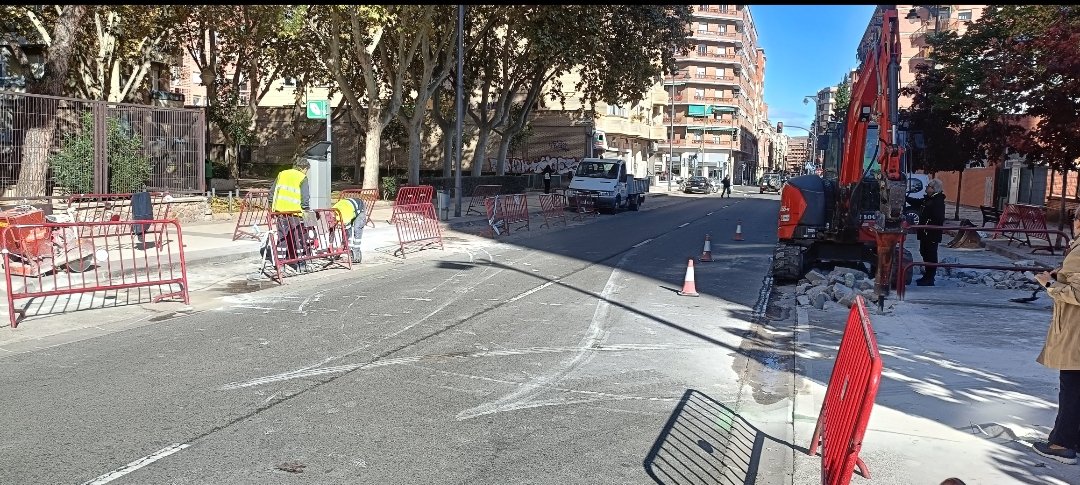 ¡Nuevo paso de peatones en el Bretón De Los Herreros !🚨 
Esta mañana, nuestro Director ha estado presente en la inauguración de la obra que va a realizar el <a href="/AytoLogrono/">Ayuntamiento Logroño</a> . Un paso más por la seguridad de nuestra comunidad educativa.