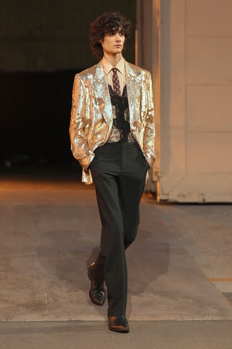 SombrCharts's tweet photo. Sombr making his runway debut in Valentino for #VogueWorld Hollywood 2025 https://t.co/8NJLWtBpAm