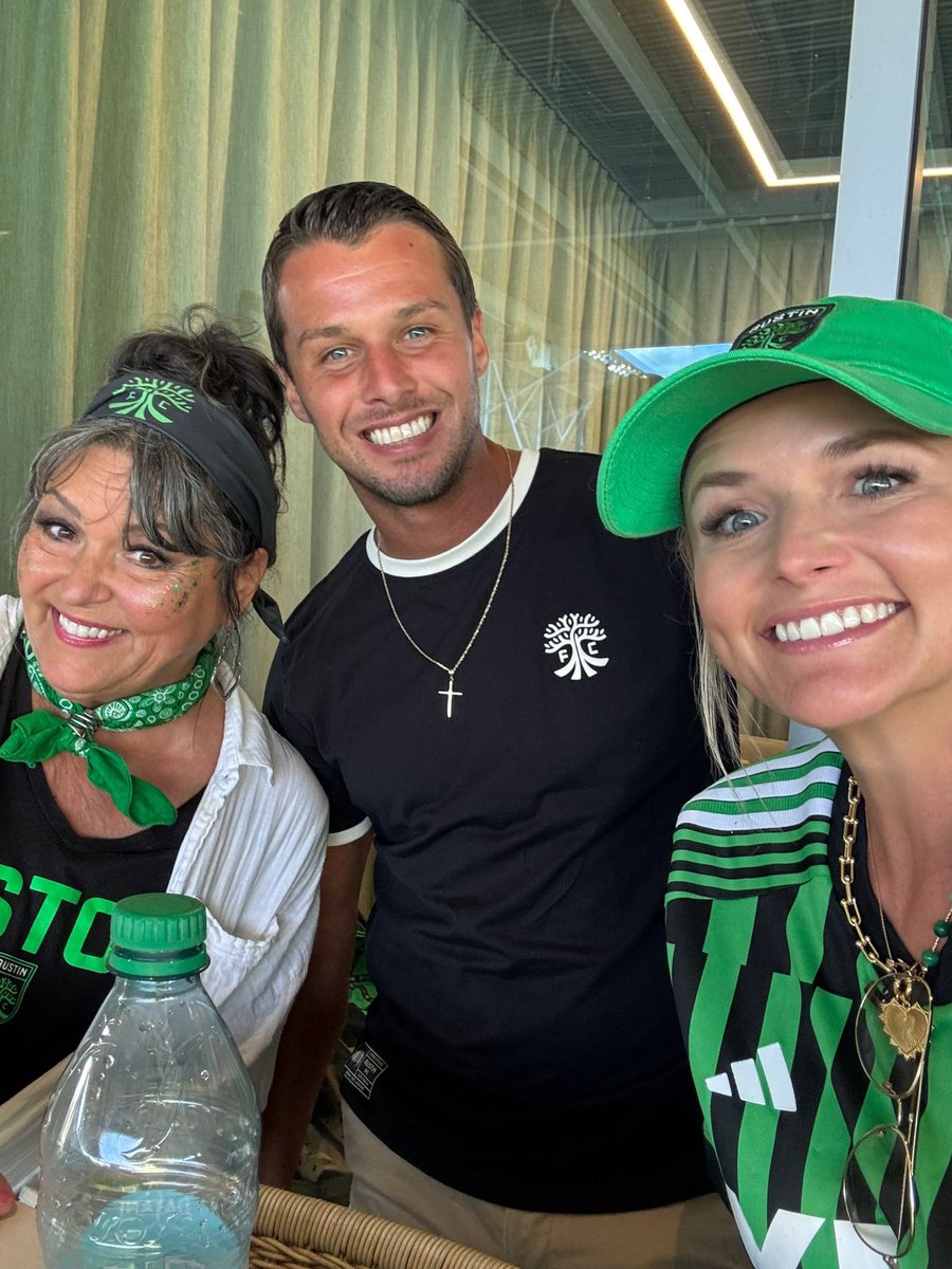 mirandalambert's tweet image. Off season ✨🩵