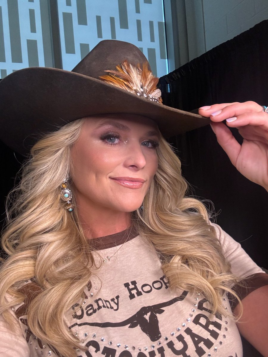 mirandalambert's tweet image. Off season ✨🩵