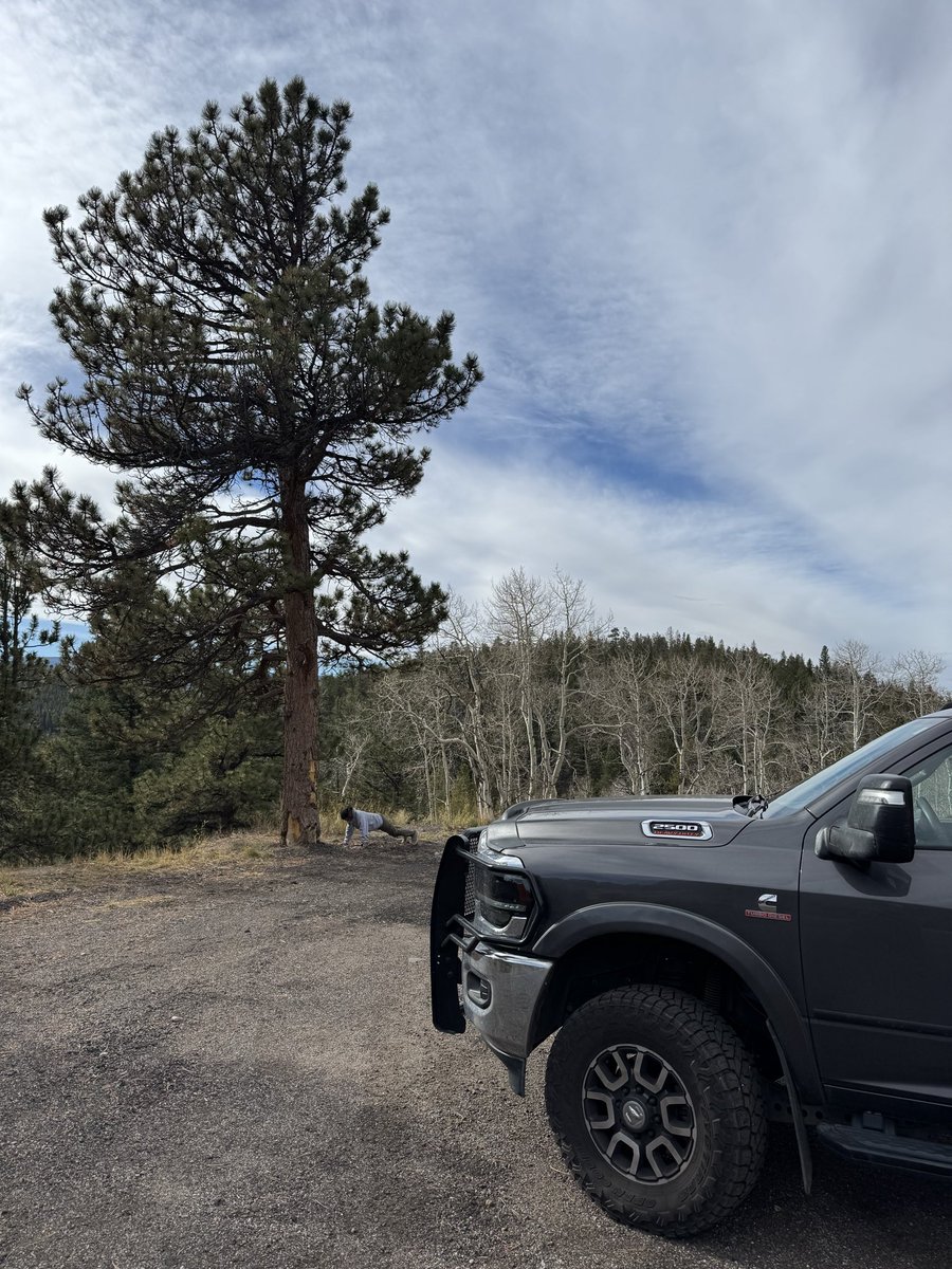 LaLa_CarpeDiem's tweet photo. Day 43 - Pushups and pine trees.   headed to Leadville (10,000 plus ft) to tour and fish.   It’s getting cold,  camping may not happen.  The sites will not disappoint .  

https://t.co/GDoEDULKyY https://t.co/RMw4Mwqdu9