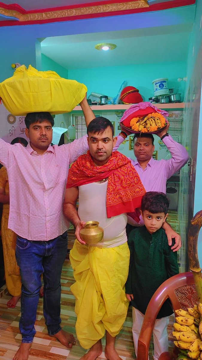 ashushrey's tweet photo. लोक आस्था के महापर्व छठ के संध्या अर्घ्य की आप सभी को हार्दिक शुभकामनाएं। #जय_छठी_मैया 🙏🙏😇 https://t.co/GRbbOjkeLu