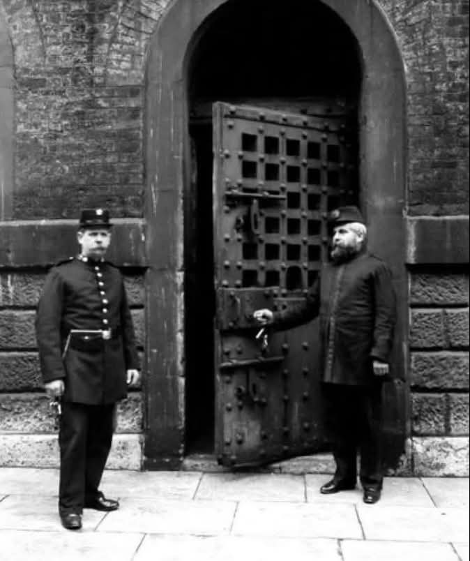 histories_arch's tweet photo. The Door to Newgate Prison, 1780 ... 

Now housed at the Museum of London, this heavy wooden door once sealed the fate of prisoners inside Newgate Prison — one of the most notorious institutions in British history. Dating back to around 1780, the door is a rare, haunting relic of centuries of incarceration, justice, and punishment.

Newgate Prison stood at the corner of Newgate and Old Bailey, within the ancient City of London. First established in 1188, it served for over 700 years, witnessing the evolution of English law and the darkest chapters of urban life — from public executions to debtors’ cells and overcrowded dungeons.

After centuries of grim service, the prison was finally demolished in 1904, just two years after closing its gates for good. Today, this door stands not only as a piece of architecture — but as a silent witness to the lives, trials, and tragedies once held behind it.

© Historic UK

#archaeohistories