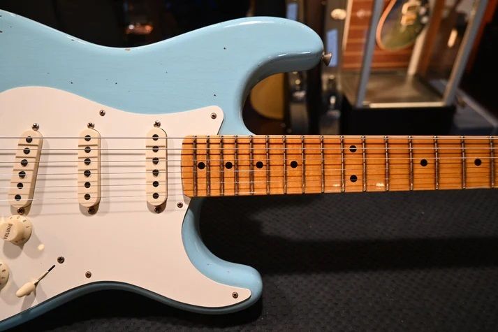 Explore the Bay Area’s guitar mecca top stores, rare gear &amp; boutique finds await. 

bit.ly/4qhxbPP
 
#BayAreaGuitar #GuitarShopping #MusicGear