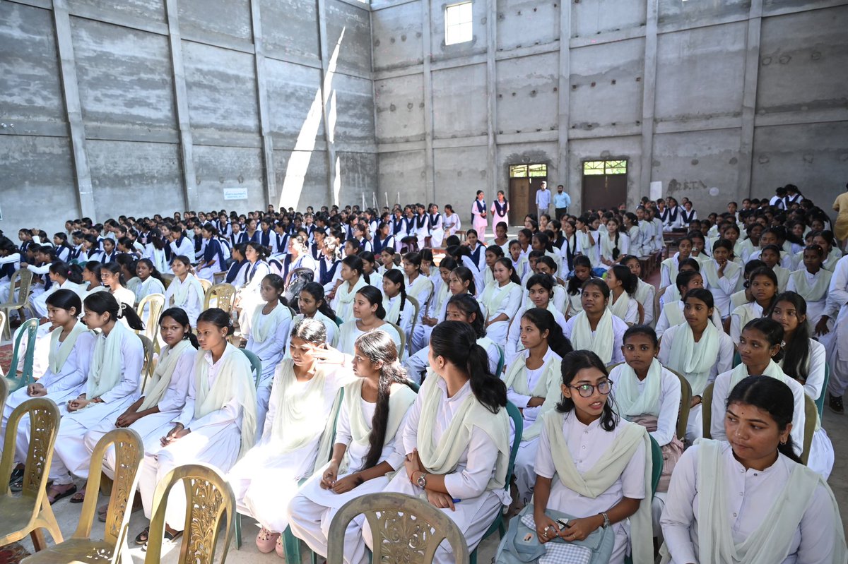 TNG_COLLEGE's tweet photo. A grand Cheque distribution ceremony of Nijut Moina Asoni 2.0 was held at Tingkhong College, Hon’ble Minister Mr. Bimal Borah graced the occasion as the Chief Guest, inspiring and encouraging our students, especially female students, to pursue their higher study. @BimalBorah119 https://t.co/gXau2I70h8