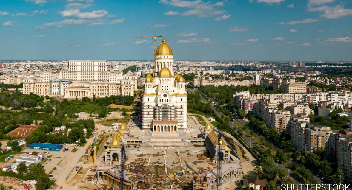 Despre sfințirea Catedralei Naționale: e  un moment istoric?

Am primit mesaje în emisiune astăzi de de nu vorbesc despre Sfințirea Catedralei Naționale. Am ales să fiu un privitor al istoriei care se scrie sub ochii noștri. Pentru că e un moment istoric: s-a construit cea mai