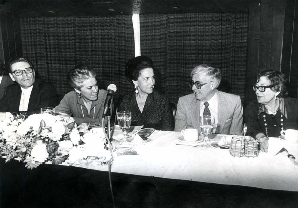 #HoyEnLaHistoria

01-noviembre-1979

Griselda Álvarez Ponce de León se convirtió en la primera mujer electa como gobernadora por el estado de Colima.

Invitamos a conocer más sobre ella en 👇
tiktok.com/@inehrm/video/…
inehrm.gob.mx/work/recursos/…
inehrm.gob.mx/es/inehrm/LLC_…