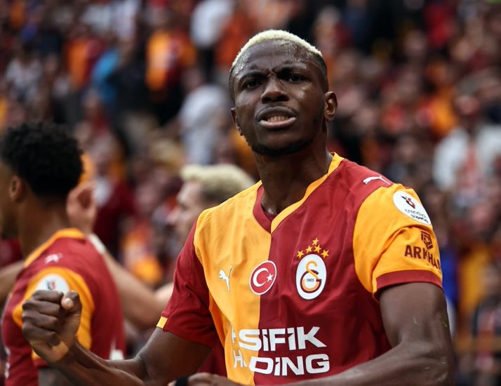 Mehmet Özcan: "Victor Osimhen kolay olunmuyor. Havuz çalışması, fitness, işin bireysel çalışma konusunda dört dörtlük. Kemerburgaz'daki idmanlar dışındaki zamanını da çok iyi kullanıyor Osimhen. Bireysel çalışmalarını hiç aksatmıyor."