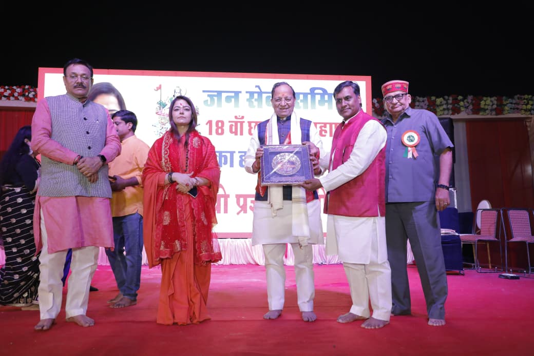 ArunSinghbjp's tweet photo. जय छठी मैय्या 🙏
दक्षिण दिल्ली में जन सेवा समिति द्वारा आयोजित छठ पूजा कार्यक्रम में सम्मिलित होकर श्रद्धालुओं की भक्ति और उत्साह को नमन। यह पावन अनुष्ठान भगवान सूर्य नारायण के प्रति गहरी श्रद्धा और आस्था का प्रतीक है।
छठी मैय्या सबकी मनोकामनाएँ पूर्ण करें। इस पवित्र आयोजन के लिए सूरज चौहान जी को हार्दिक बधाई। 

#छठपूजा #ChhathPuja