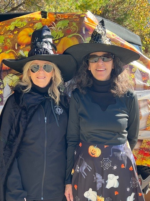 DeanBankMA's tweet photo. Trunk or Treat...with our Bellingham and Mendon branch teams! https://t.co/tv56MmspZb